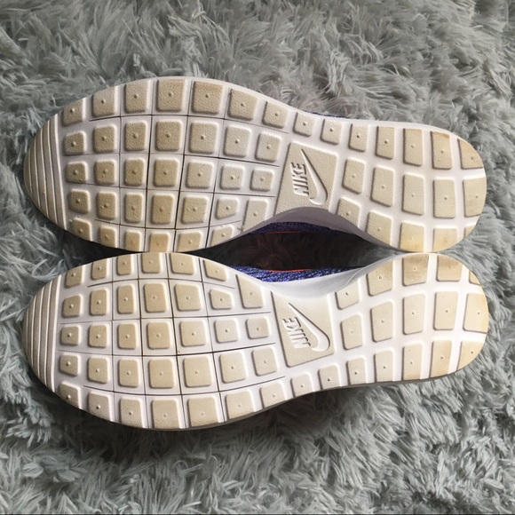 Nike like NEW Women’s Flyknit Rosherun Shoes - Picture 5 of 5